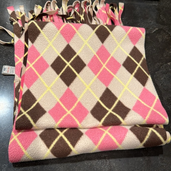 Old Navy Holiday Fringed Argyle Scarf - Picture 9 of 9